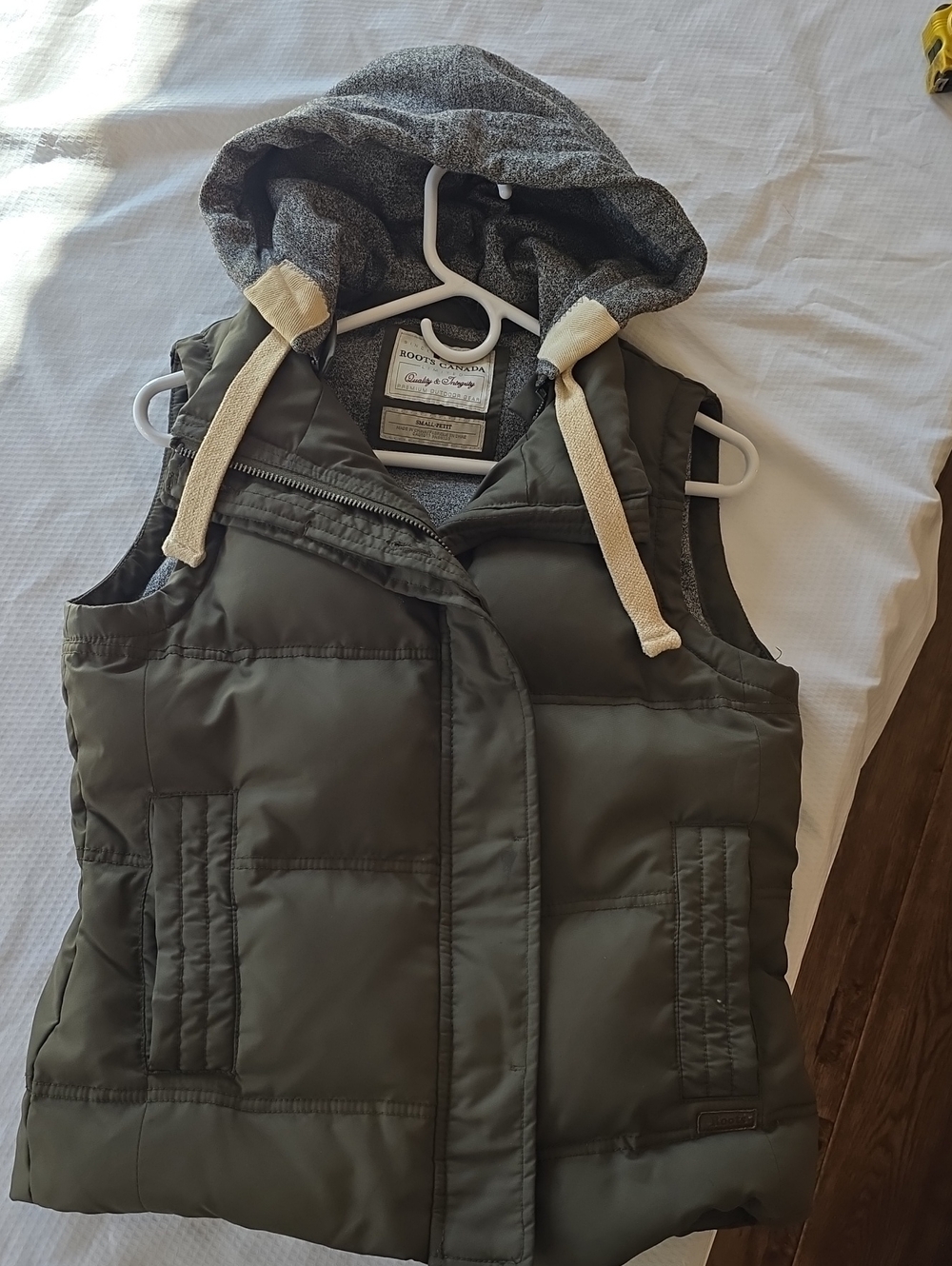 ROOTS goose down puffer vest! S